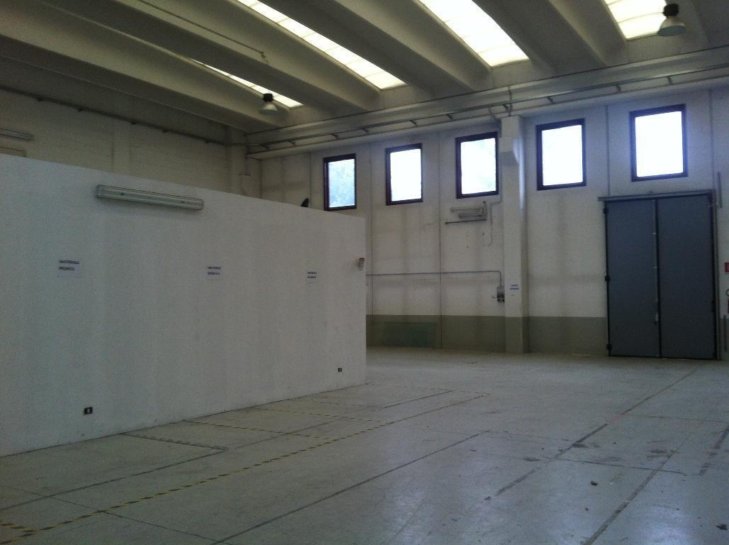 Capannone commerciale in vendita a Lucca Sant'Anna - foto 9